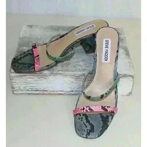 Steve Madden NWOB Faux Leather Preppy Festival Eclectic Women's Sandals Size 7